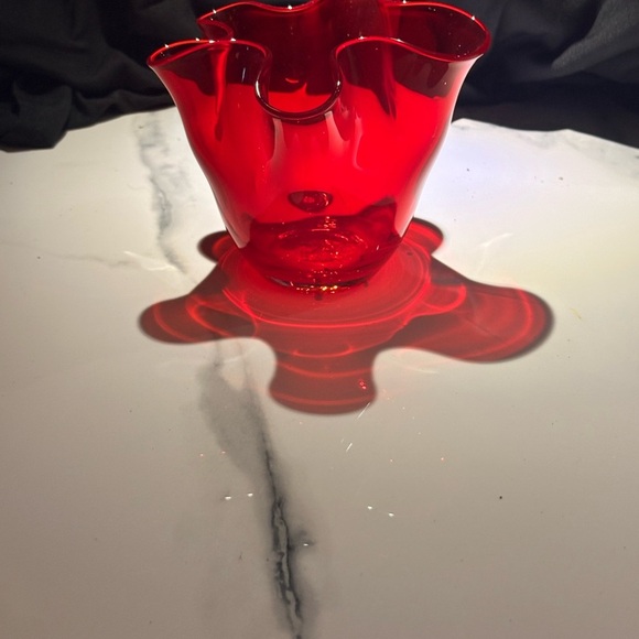 Elegant Red Glass Vase - Picture 2 of 5